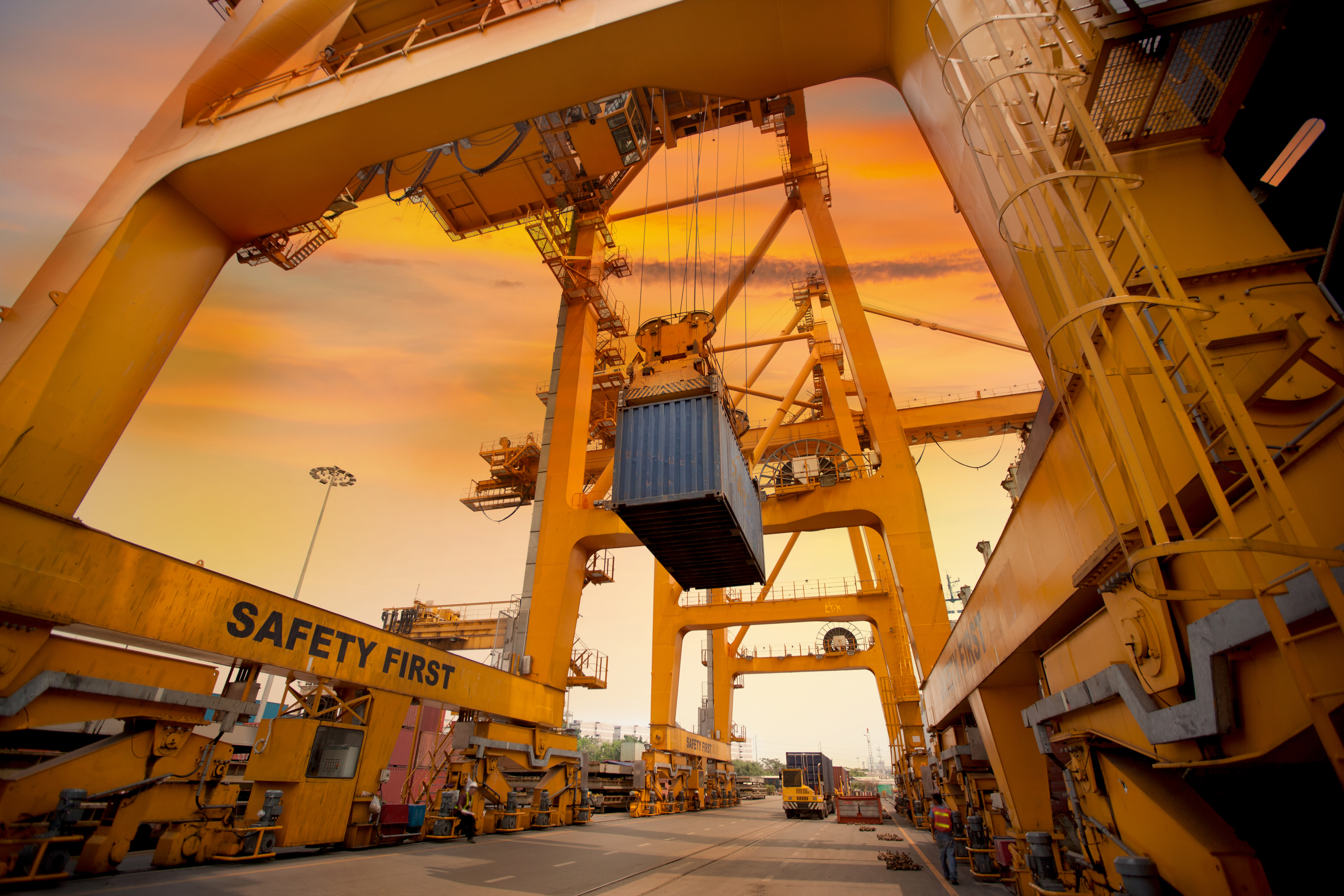 Baumaschinen & Logistik